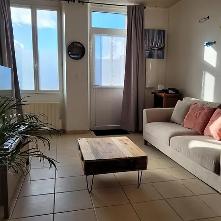 Petite Maison Proche - * فلامانفيل