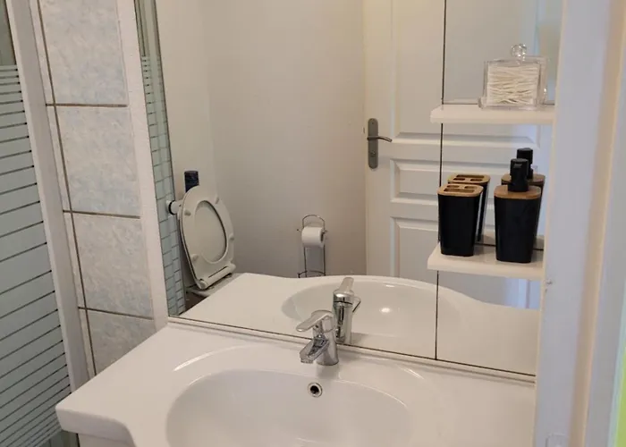 Petite Maison Proche - *